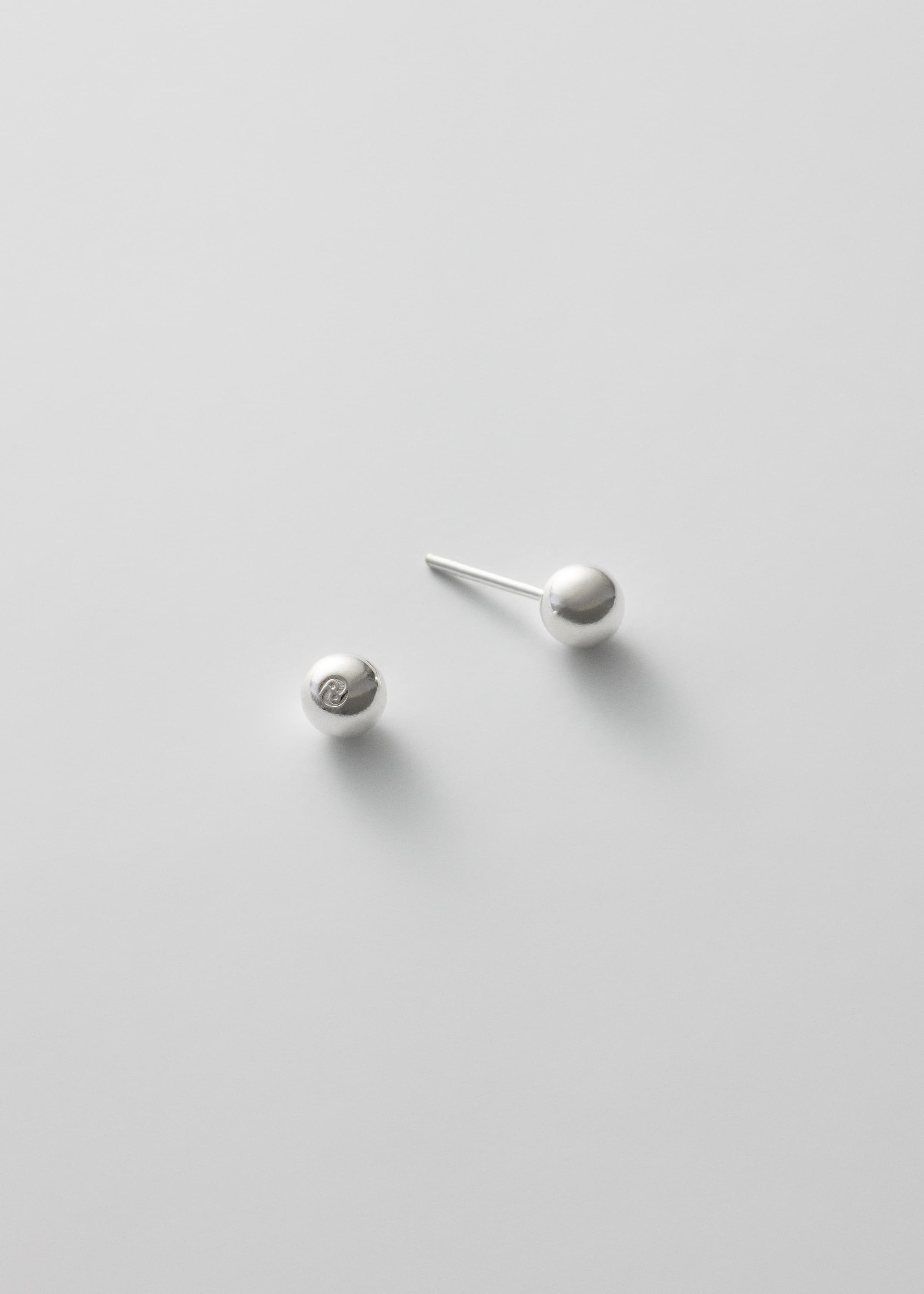 Pearl earring stud